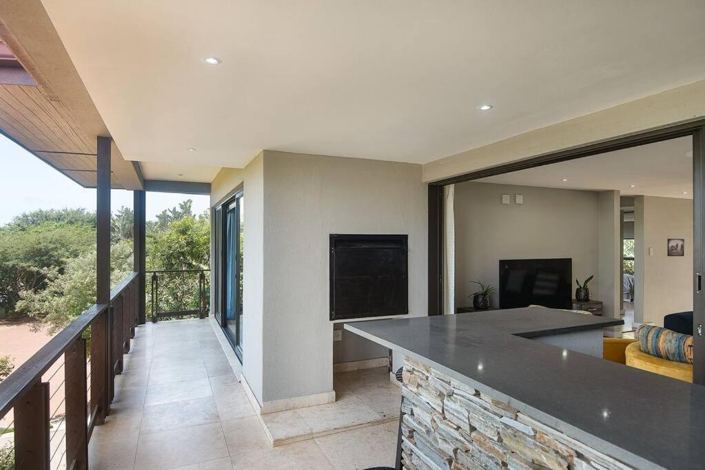 9 On Crystal Cove 5 Bedroom Townhouse In Zimbali Villa *